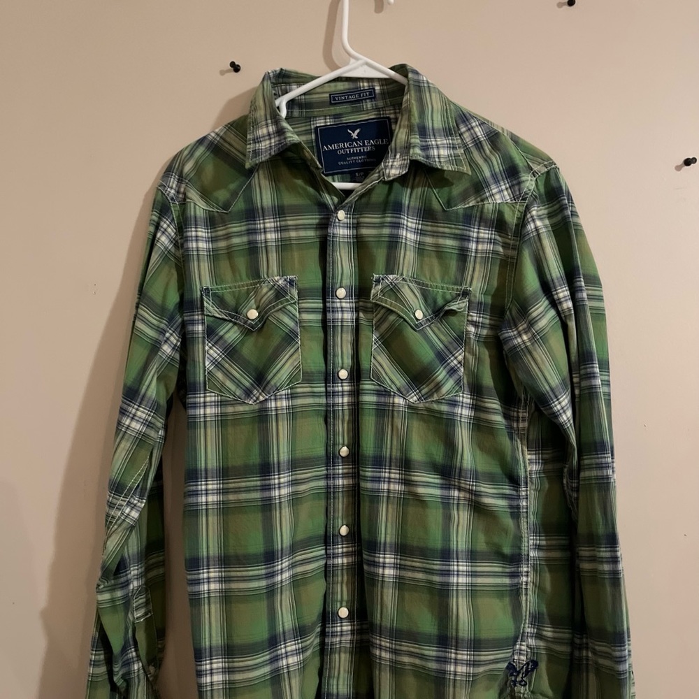 American Eagle outfitters green button up long sleeve lightweight size small